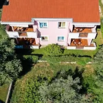 Apartman Lisica 2 *