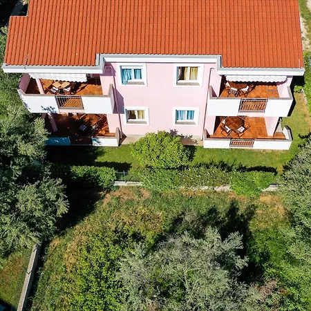 Apartment Lisica 2 *