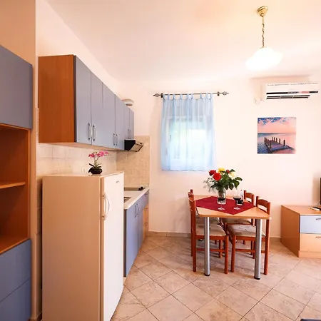 Apartment Lisica 2 *